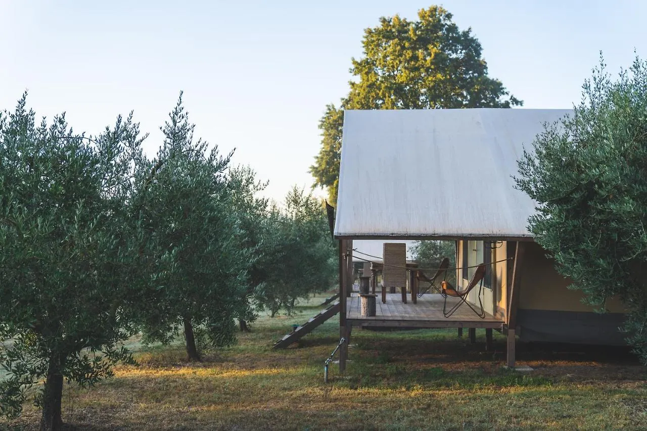 Glamping In Toscana, Luxury Tents In Agriturismo Biologico Hotel Sorano