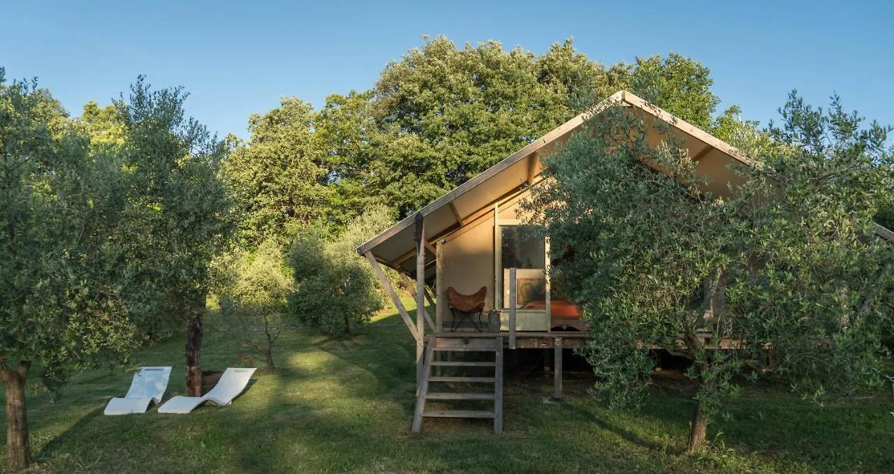 Glamping In Toscana, Luxury Tents In Agriturismo Biologico Hotel Sorano