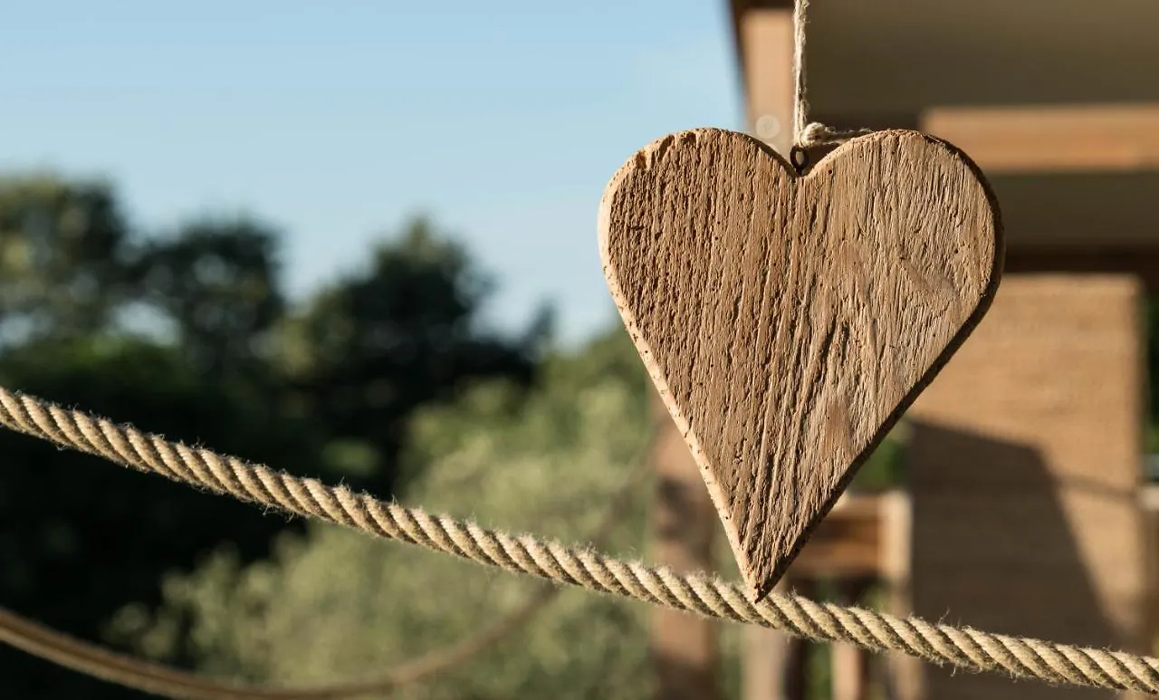Glamping In Toscana, Luxury Tents In Agriturismo Biologico Hotel Sorano