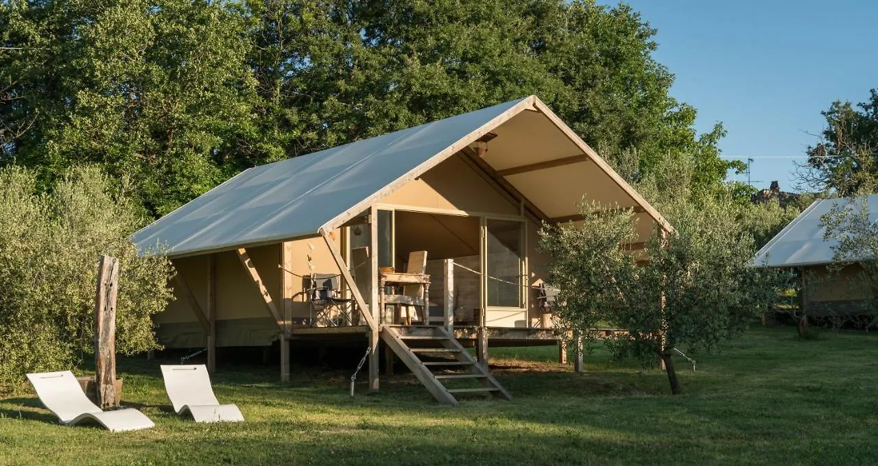 Glamping In Toscana, Luxury Tents In Agriturismo Biologico Hotel Sorano