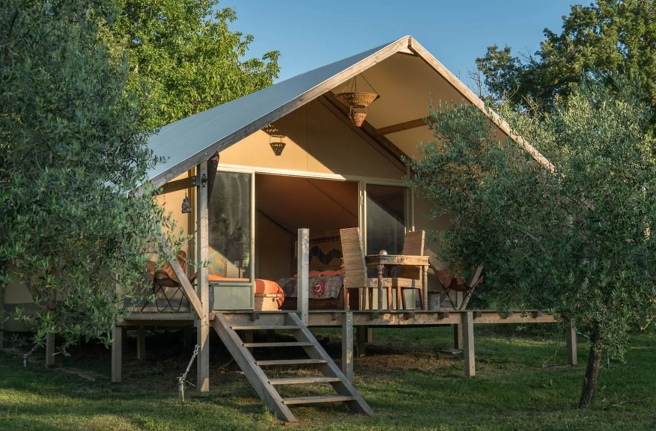 Glamping In Toscana, Luxury Tents In Agriturismo Biologico Hotel Sorano